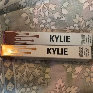Kylie cosmetics metal matte lipstick